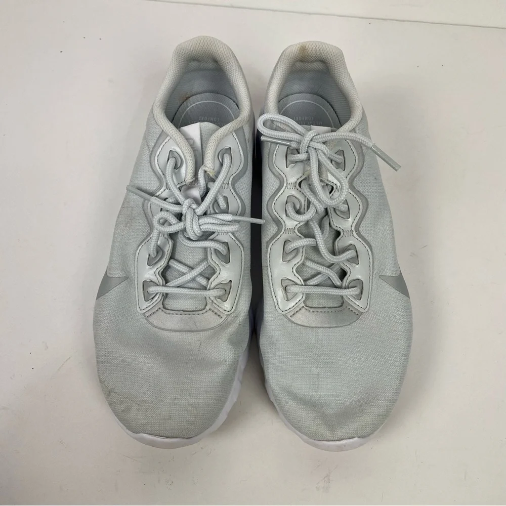 Nike Grey White Athletic Tennis Shoes All Day Everyday Comfort